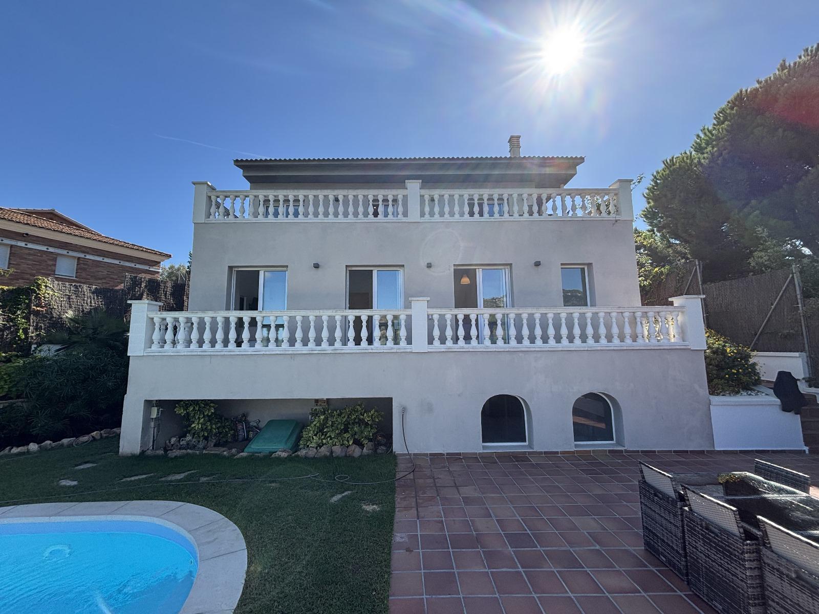 Casa unifamiliar con piscina, jardín y vistas al mar en Calella (Costa Barcelona), foto 2.