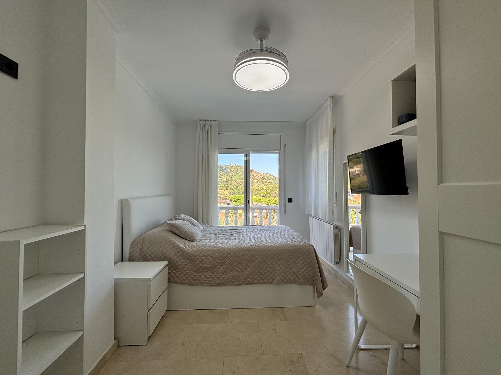 Casa unifamiliar con piscina, jardín y vistas al mar en Calella (Costa Barcelona), foto 9.