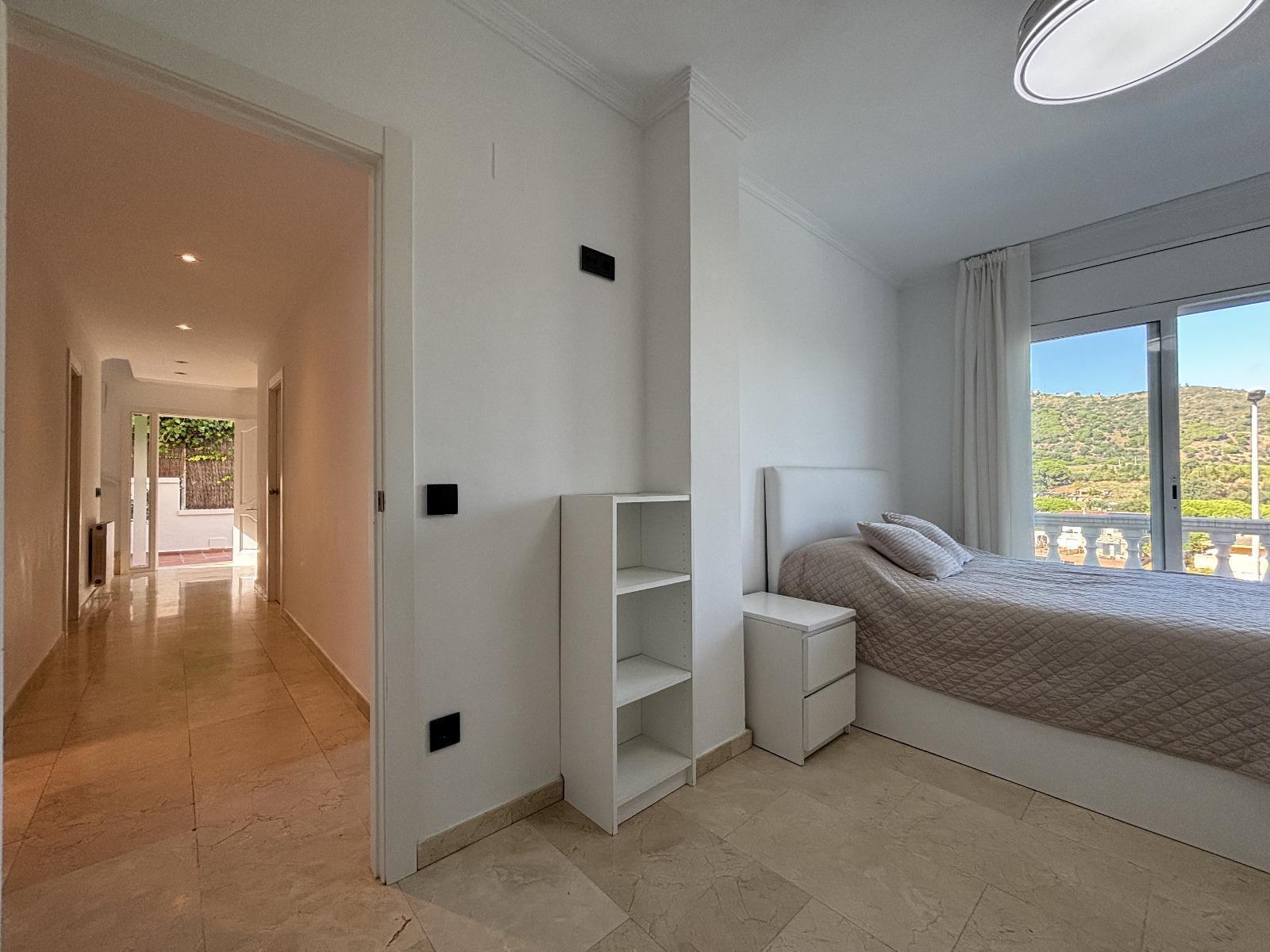 Casa unifamiliar con piscina, jardín y vistas al mar en Calella (Costa Barcelona), foto 10.