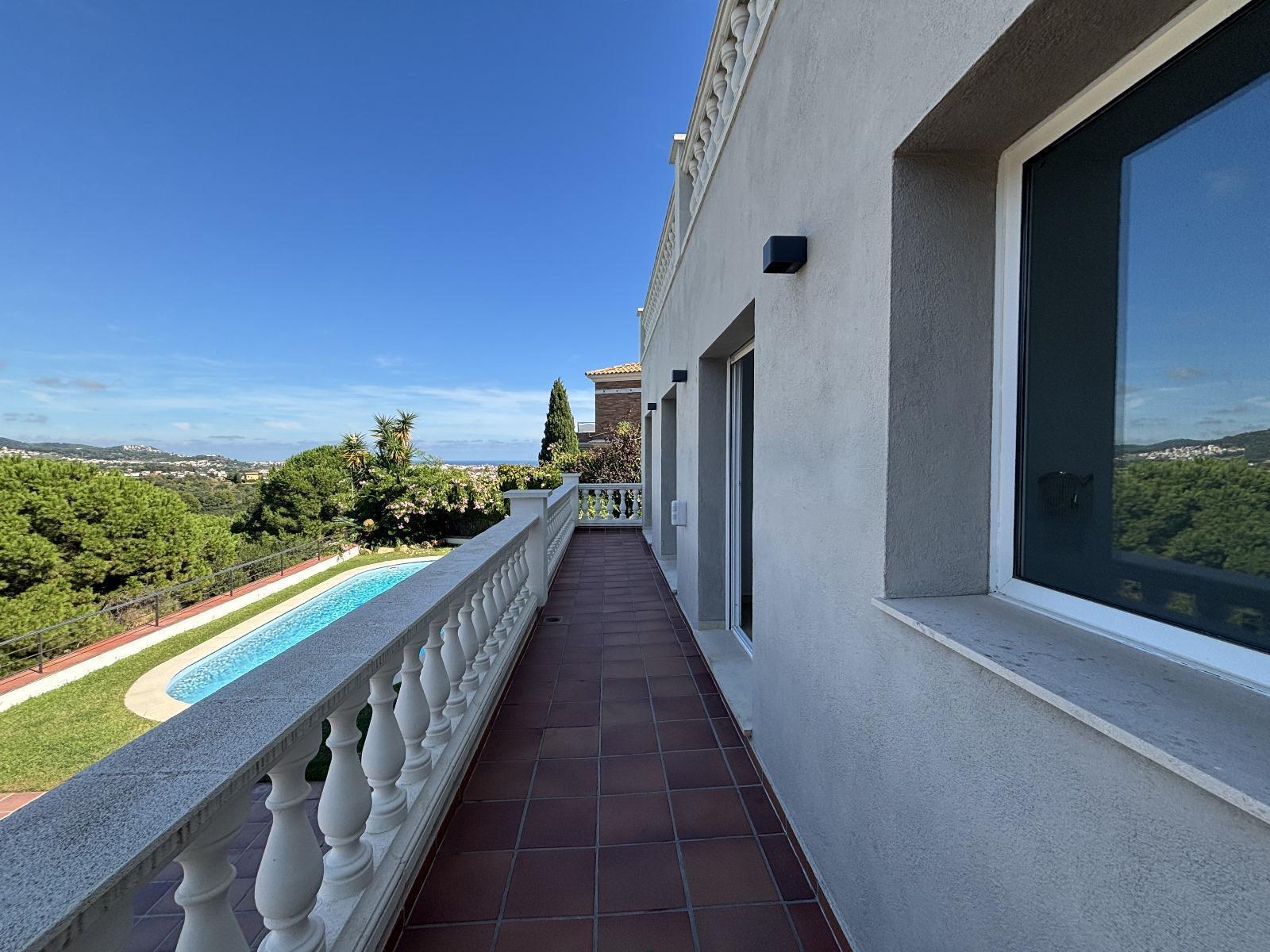 Casa unifamiliar con piscina, jardín y vistas al mar en Calella (Costa Barcelona), foto 11.