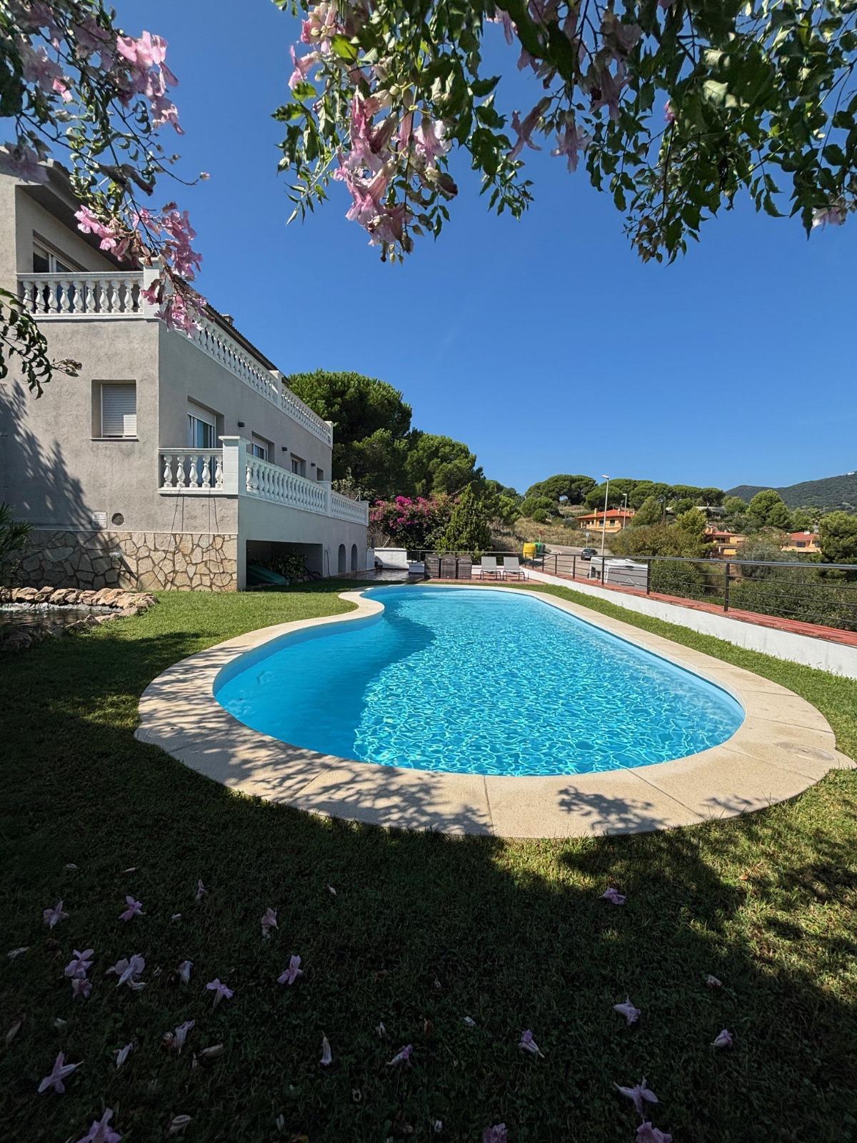 Casa unifamiliar con piscina, jardín y vistas al mar en Calella (Costa Barcelona), foto 27.